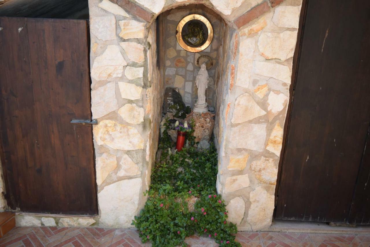לינה וארוחת בוקר קסטל וולטורנו Bed &Breakfast Pinetamare מראה חיצוני תמונה
