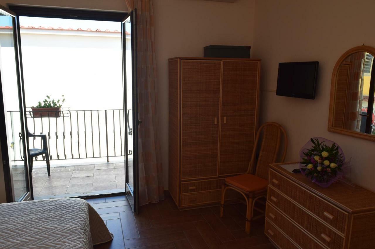 לינה וארוחת בוקר קסטל וולטורנו Bed &Breakfast Pinetamare מראה חיצוני תמונה