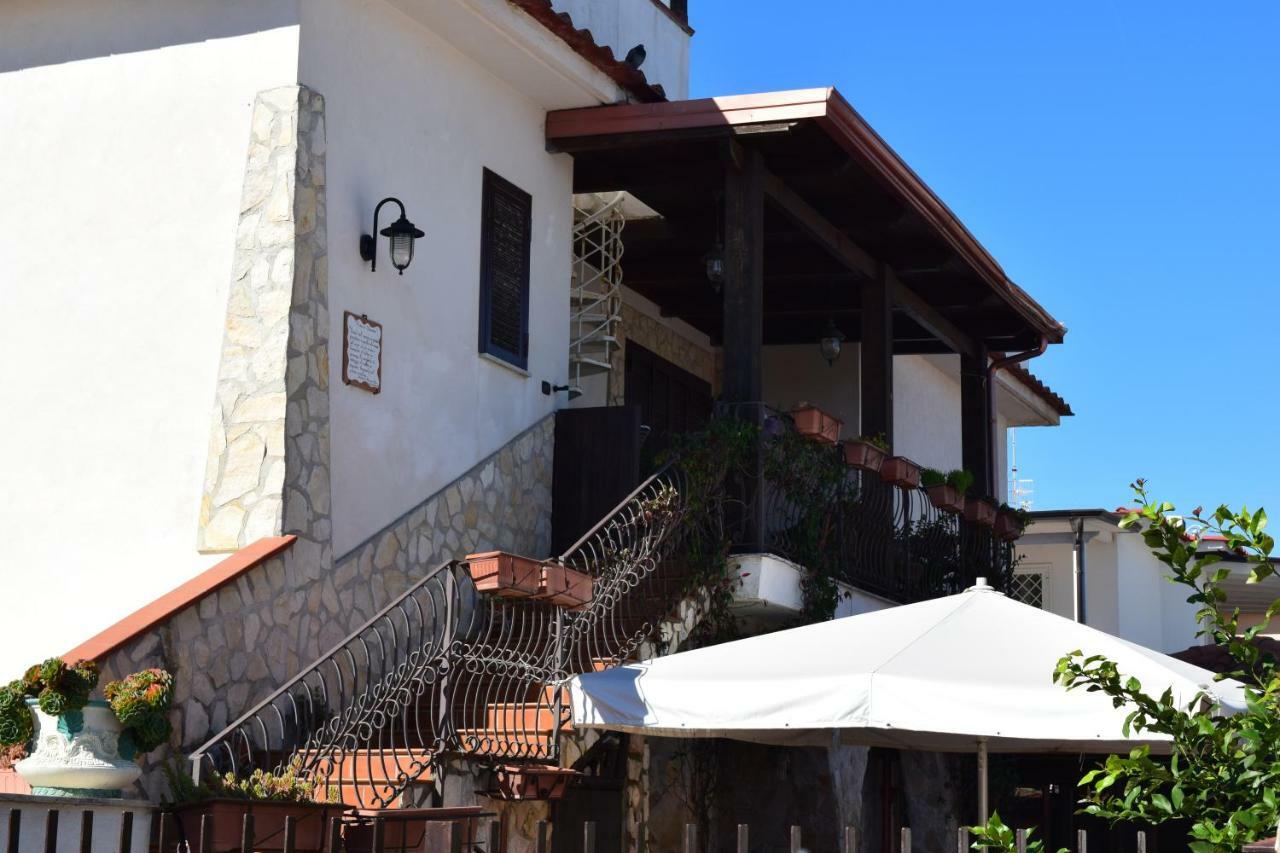 לינה וארוחת בוקר קסטל וולטורנו Bed &Breakfast Pinetamare מראה חיצוני תמונה