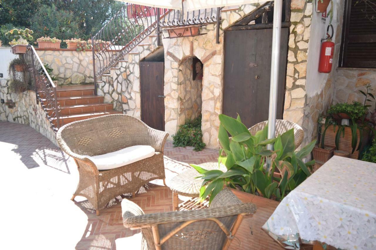 לינה וארוחת בוקר קסטל וולטורנו Bed &Breakfast Pinetamare מראה חיצוני תמונה