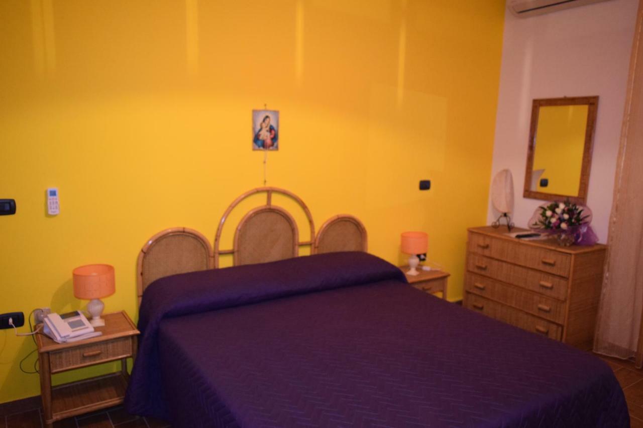 לינה וארוחת בוקר קסטל וולטורנו Bed &Breakfast Pinetamare מראה חיצוני תמונה