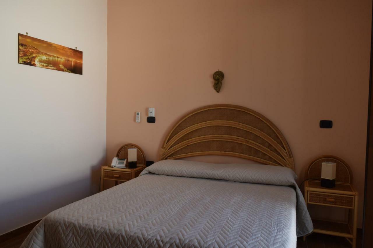 לינה וארוחת בוקר קסטל וולטורנו Bed &Breakfast Pinetamare מראה חיצוני תמונה