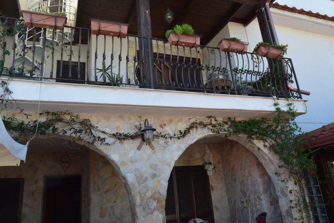 לינה וארוחת בוקר קסטל וולטורנו Bed &Breakfast Pinetamare מראה חיצוני תמונה